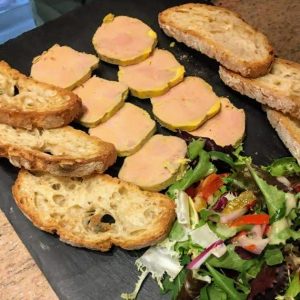 Manger plateau de foie gras de canard fait maison mi cuit au Restaurant El Carlit Steak House Pas de la Case Andorre