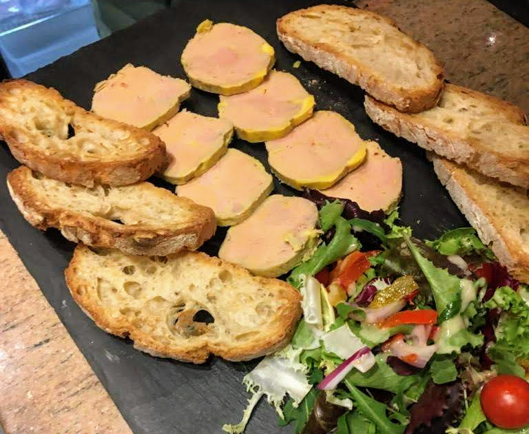 Manger plateau de foie gras de canard fait maison mi cuit au Restaurant El Carlit Steak House Pas de la Case Andorre