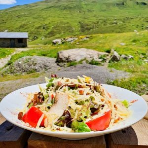 Il y a la Salade «Caesar» comme il y a la «Waldorf», la russe», la «niçoise». Elle a plus de 90 ans et pas une ride