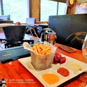 Viande délicieuse et fondue extra. Venu par hasard en couple, avant de poursuivre notre week-end sur Andorre la vieille, nous n'avons pas été déçus !