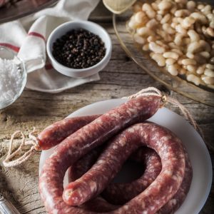 Saucisse biologique d'Organyà très près d'Andorre Porc frais, avec juste ce qu'il faut de sel et de poivre. Il nous permet de goûter tous les goûts de porc dans notre Restaurant El Carlit au Pas de la Casa.