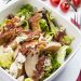 La salade César - Caesar salad - ensalada César - en italien Caesar salad) est une recette de cuisine de salade composée de la cuisine italienne, traditionnellement préparée en salle à côté de la table, à base de laitue romaine, œuf dur, croûtons, parmesan et de « sauce César »