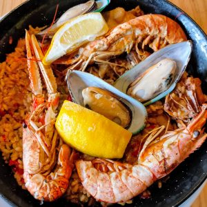 Découvrez les spots gourmands de chacune des paroisses andorranes, choisissez la cuisine parfaite pour vous et réservez votre table au Carlit Pas de la Casa Andorra.Ceci est un appel aux connaisseurs : avez-vous des adresses à me conseiller, pour manger la meilleure paëlla Espagnole Pas de la Casa El Carlit