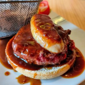 Je vous propose de tester le burger Rossini au foie gras. RESTAURANT el CARLIT au Pas de la Casa (Le Restaurant du Pas de la Case)