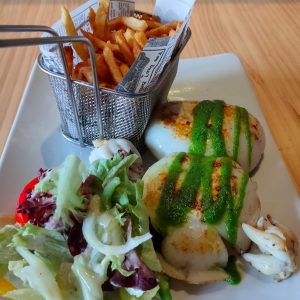 Seiche a la persillade accompagnée de pure de pommes de terre et poivrons