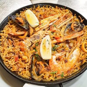 Où manger la meilleure fideuá avec fruits de mer au Pas de la Case en Andorre au Restaurant Pas de la Casa Andorra