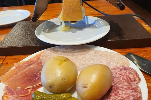 Raclette de leche cruda y embutidos ibéricos de Bellota en Restaurant Pas de la Casa