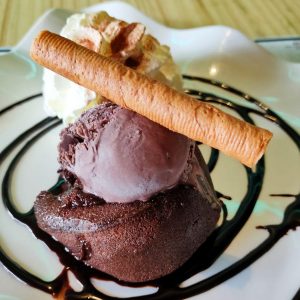 Le Pas de la Case est le col le plus élevé des Pyrénées. Il se trouve à environ 30 km du centre-ville d'Andorre-la-Vieille. Ce village appartient à la paroisse d'Encamp