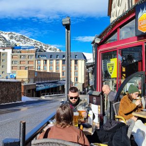 Restaurant El CARLIT de Neu Steak House al Pas de la Casa - Pistes d'esquí i snowboard a Grandvalira (Andorra) A les condicions òptimes de neu del sector per esquiar de Pas de la Casa se sumen els amples vessants i una gran varietat de nivells de pistes que permeten gaudir al màxim dels esports de neu.