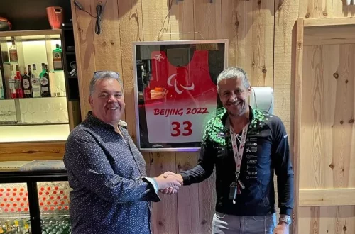 La Federació Andorrana d’Esquí ha arribat a un acord amb el Restaurant El Carlit del Pas de la Casa per patrocinar la secció de para alpí formada per l’esquiador Roger Puig.