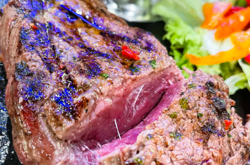 Localizado aos pés das pistas de Grandvalira, o Carlit de Neu é um dos melhores restaurantes da região. Ideal para recarregar as energias após esquiar ou simplesmente para desfrutar de uma refeição inesquecível com amigos ou família.
