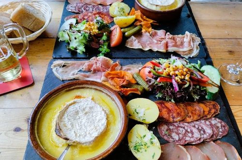 Très bon restaurant au Pas de la Case. À recommander. Un excellent restaurant de qualité dans un super cadre chaleureux le personnel sympa J’y retournerai bien volontiers si l’occasion se présente…