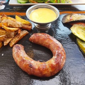 🍽️ Le meilleur Restaurant du Pas de la Case. El Carlit de Neu, Steak House vous accueille toute l’année, même en été ! Situé au Pas de la Case, notre restaurant est l’endroit idéal pour savourer des plats généreux dans une ambiance chaleureuse, avec vue sur les montagnes du resort GrandValira. 🔥 Nos incontournables : 🥘 Paellas et fideuàs méditerranéennes, riches en saveur 🍔 Burgers maison à base de bœuf Angus, gourmands et savoureux 🍕 Pizzas artisanales, préparées avec passion et produits frais. ☀️ Que vous soyez en balade estivale, en viré shopping ou en quête d’un bon repas entre amis, El Carlit de Neu est votre halte gourmande au cœur d’Andorre. 📆 Ouvert 7j/7 – Déjeuner & Dîner 📍 Av. d’Encamp, 25 – Pas de la Casa ✨ Venez découvrir la magie de notre cuisine, été comme hiver. #ElCarlitDeNeu #SteakHouseAndorre #PaellaMaison #FideuaTraditionnelle #BurgerGourmand #PizzaArtisanale #RestaurantPasDeLaCasa #CuisineDeMontagne #AndorreGourmande #OuvertTouteLAnnée #SaveursAuthentiques #PasdelacaseRestaurant #LemeilleurRestaurantduPas #Faitmaison #Vipfood #foodiesAndorra #BestFood #BestService