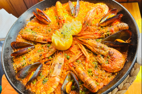 Les meilleurs restaurants à PAS DE LA CASE. Nous sommes venus avec mon épouse pour manger une paella et nous n’avons vraiment pas été déçus, nous recommandons car c’était vraiment très bon, belle prestation et le personnel très agréable et souriant. À bientôt 😋. Et, aussi, meilleurs avis Google😋Comida: 5/5 Servicio: 5/5 Ambiente: 5/5