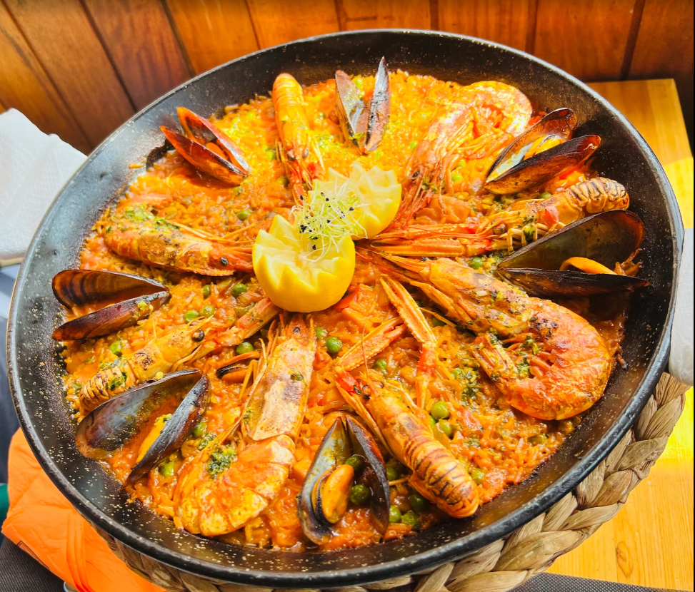 Les meilleurs restaurants à PAS DE LA CASE. Nous sommes venus avec mon épouse pour manger une paella et nous n’avons vraiment pas été déçus, nous recommandons car c’était vraiment très bon, belle prestation et le personnel très agréable et souriant. À bientôt 😋. Et, aussi, meilleurs avis Google😋Comida: 5/5 Servicio: 5/5 Ambiente: 5/5